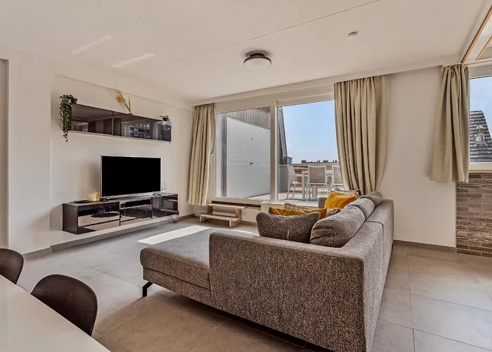 Penthouse Duplex Met Groot Terras Dichtbij Zee.