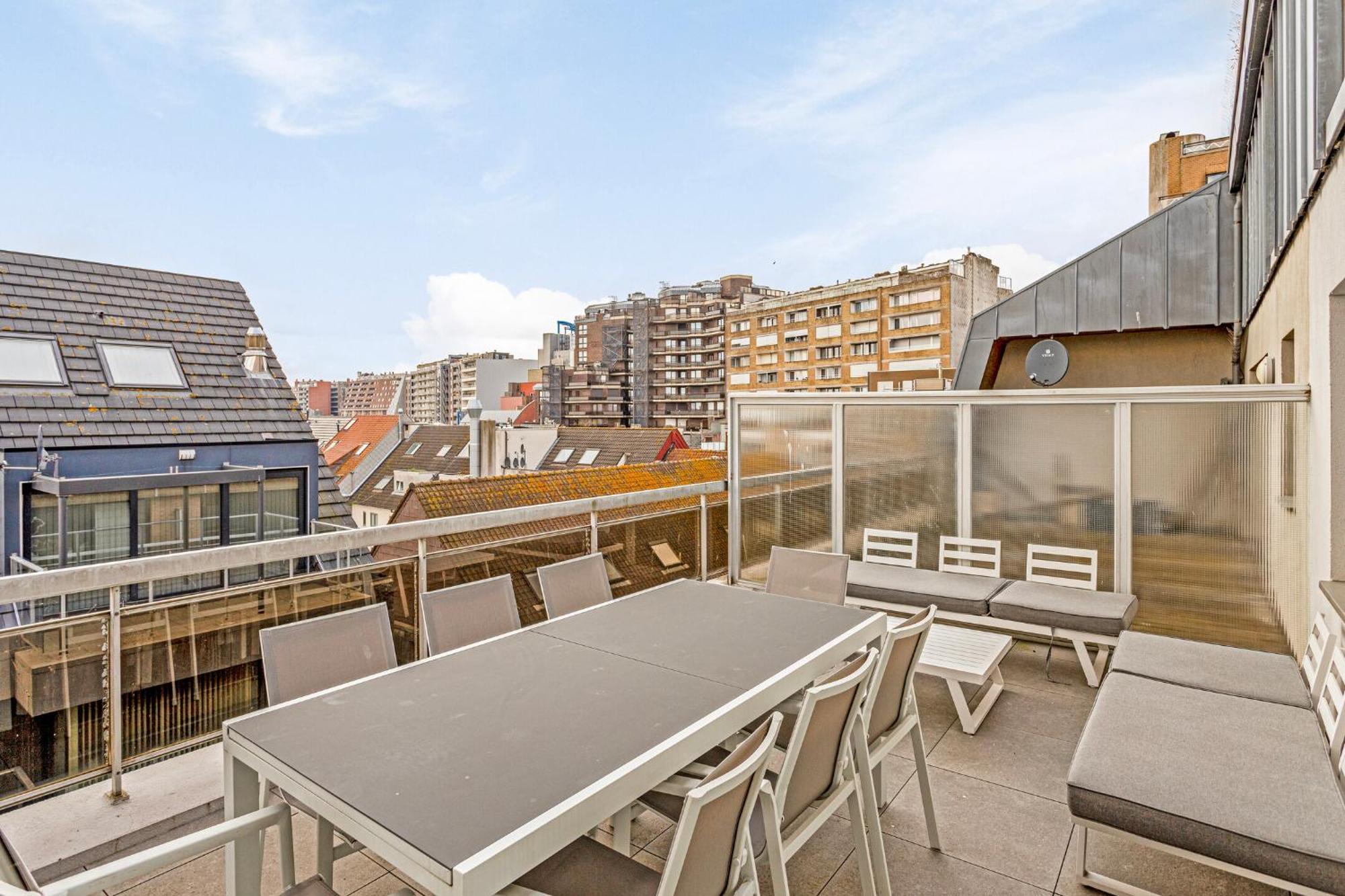 Penthouse Duplex Met Groot Terras Dichtbij Zee. Appartement *
